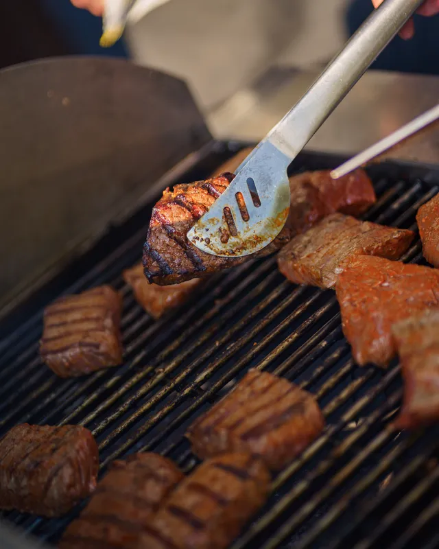 Gemarineerde biefstukken op de grill